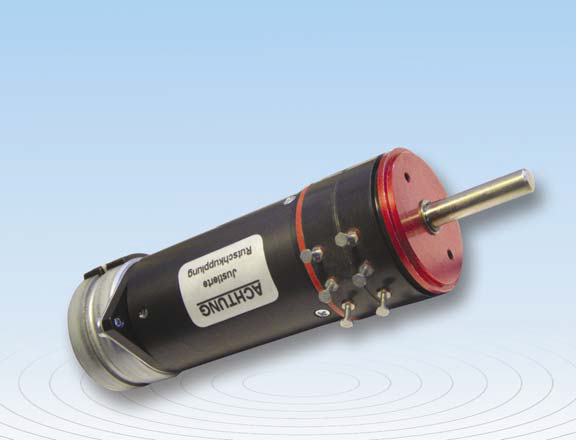 Typ HS75 - <li>robustní hliníkové pouzdro</li>
<li>určeno pro montáž do panelu</li>
<li>synchronní motorky 110, 230 V AC</li>
<li>volitelná převodovka a potenciometr</li>
<li>možnost tandemového řazení</li>
<li>vestavěná kluzná spojka</li>
<li>možnost osazení vačkových spínačů</li>
